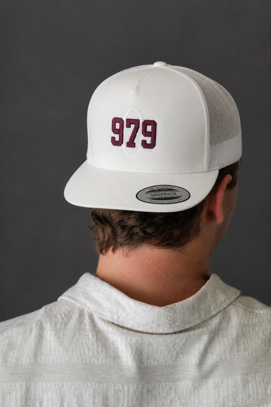 Maroon 979